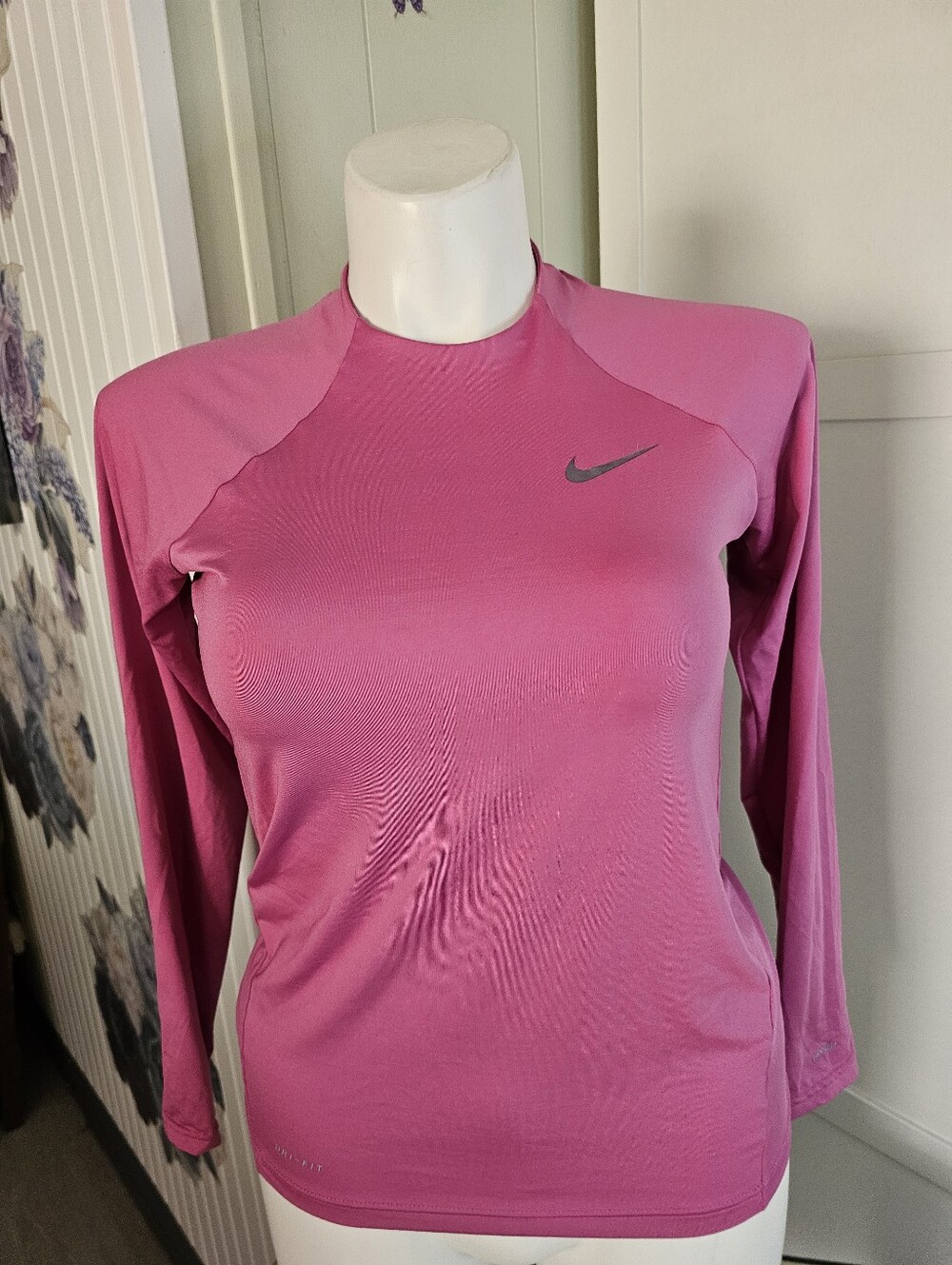 Nike Dri-FIT Women’s M Pink Long Sleeve Athletic Shirt Running Training Top